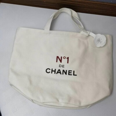CHANEL Beauteノベルティバッグ CHANEL BEAUTE Novelty Tote Bag Bucket Shape N°1 DE White Camelia