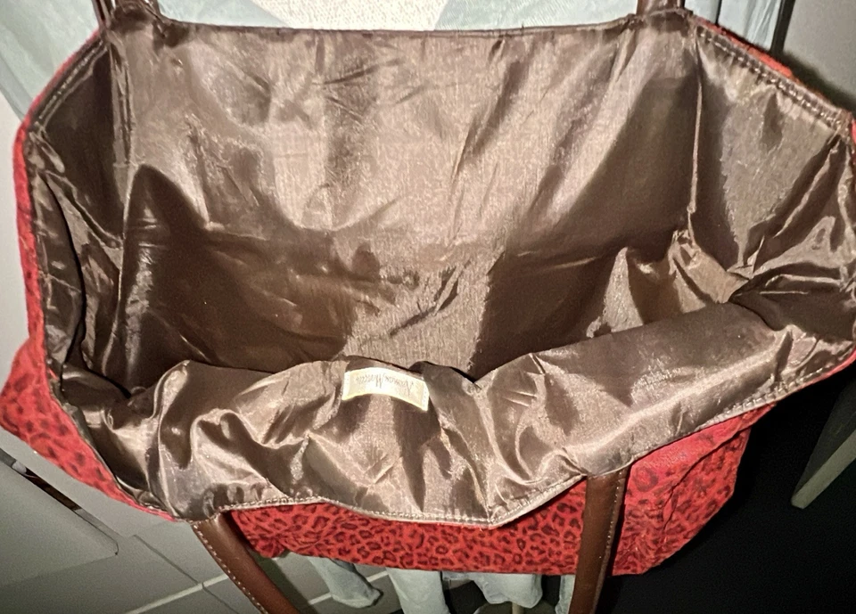 BOLSO DE MANO NEIMAN MARCUS ROJO OSCURO X LEOPARDO GUEPARDO ANIMAL PRINT IMITACIÓN GAMUZA $48 Foto 2 de 4