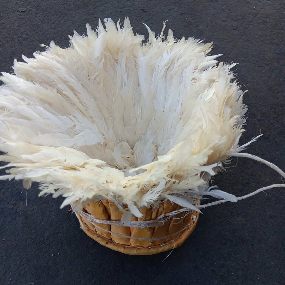 Tocado de plumas tradicional blanco de 20" hecho a mano sombrero Juju decoración del hogar africano Foto 3 de 3