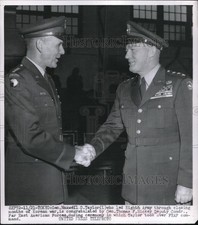 1950 Press Photo Toyko, Gen Maxwell Taylor & Gen Thomas Hickey