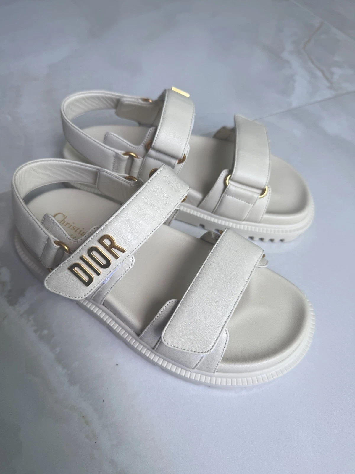 Sandales Dior Dioract beige poudre peau d'agneau aux accents dorés authentiques taille 35