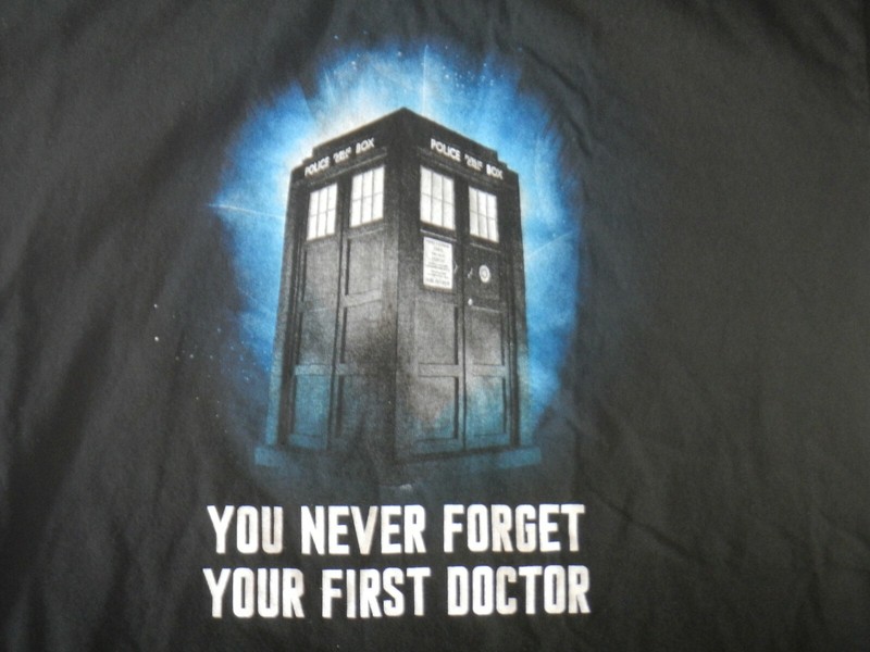 DR WHO You Never Forget Your First Doctor T-Shirt Size M
