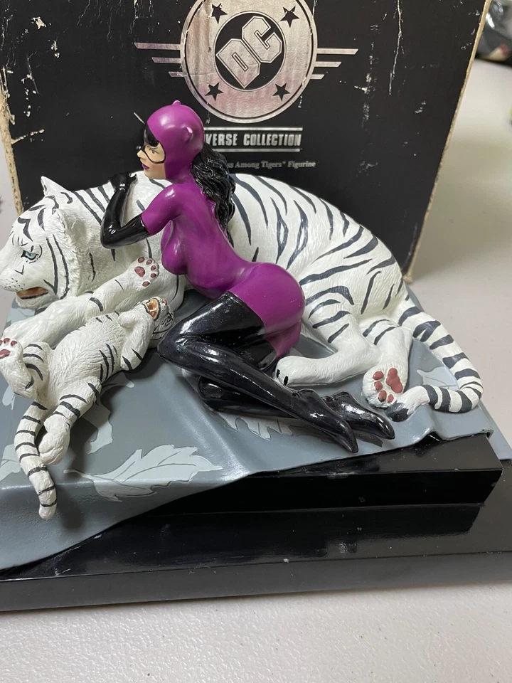 “Catwoman: A Tigress Among Tigers” Figurine EXTREMELY RARE# 236/2500 - Изображение 2 из 4