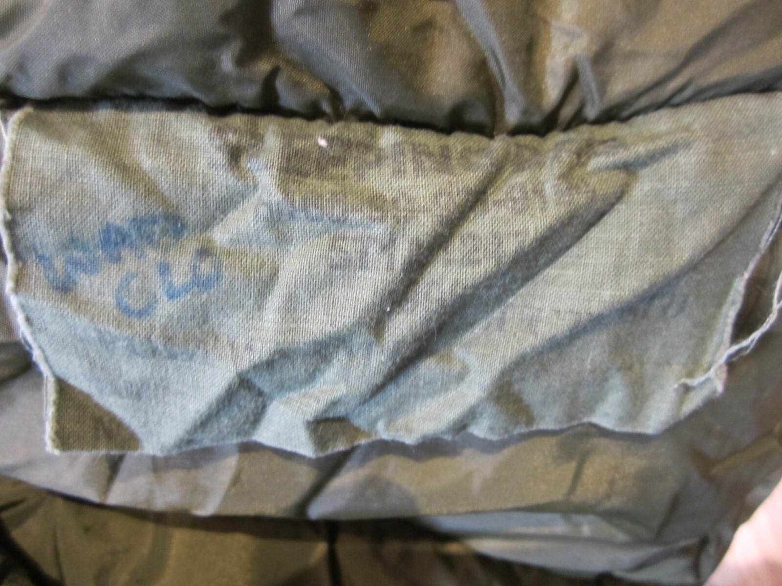 Genuine British Military Army LARGE Sleeping Bag Medium Weight Good