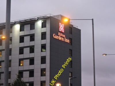 Foto 6x4 Das Hilton Logo auf dem Hilton Garden Inn in der Nähe von London Heathrow A c2015