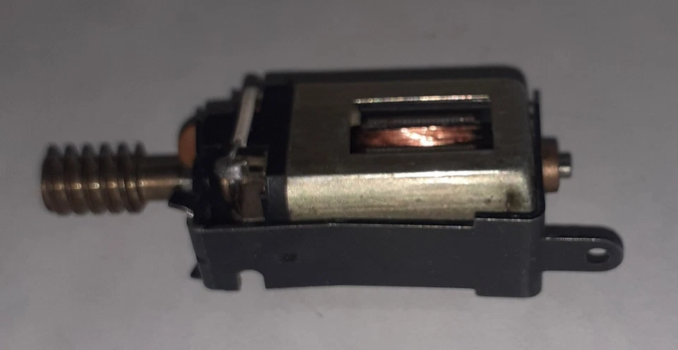 Hornby UK XO3 type Can Motor. Used but Good. Cleaned & Oiled. Tested Good Runner - Image 2 of 2