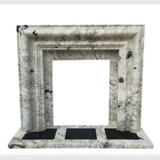 In Handarbeit hergestellter Kamin aus echtem Marmor