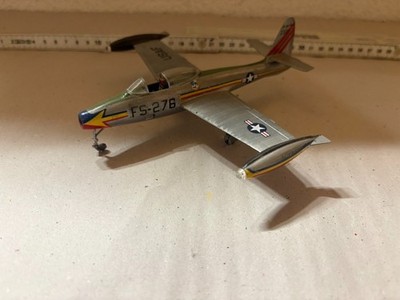 Republic F-84G Thunderjet. 1:72 Italeri oder ähnl. Flugzeug fertiges Modell #NL