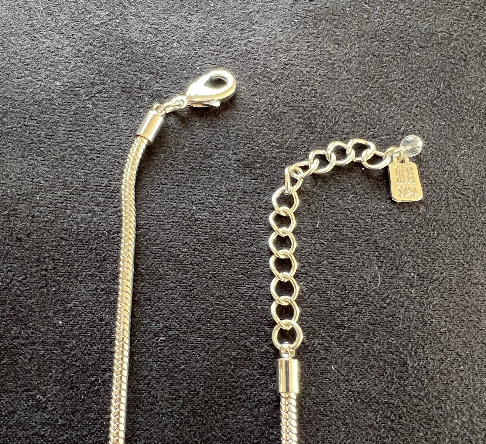 Robert Lee Morris RLM SoHo Hammered Disc Pendant Necklace Silver Tone 20” EUC thumbnail 6