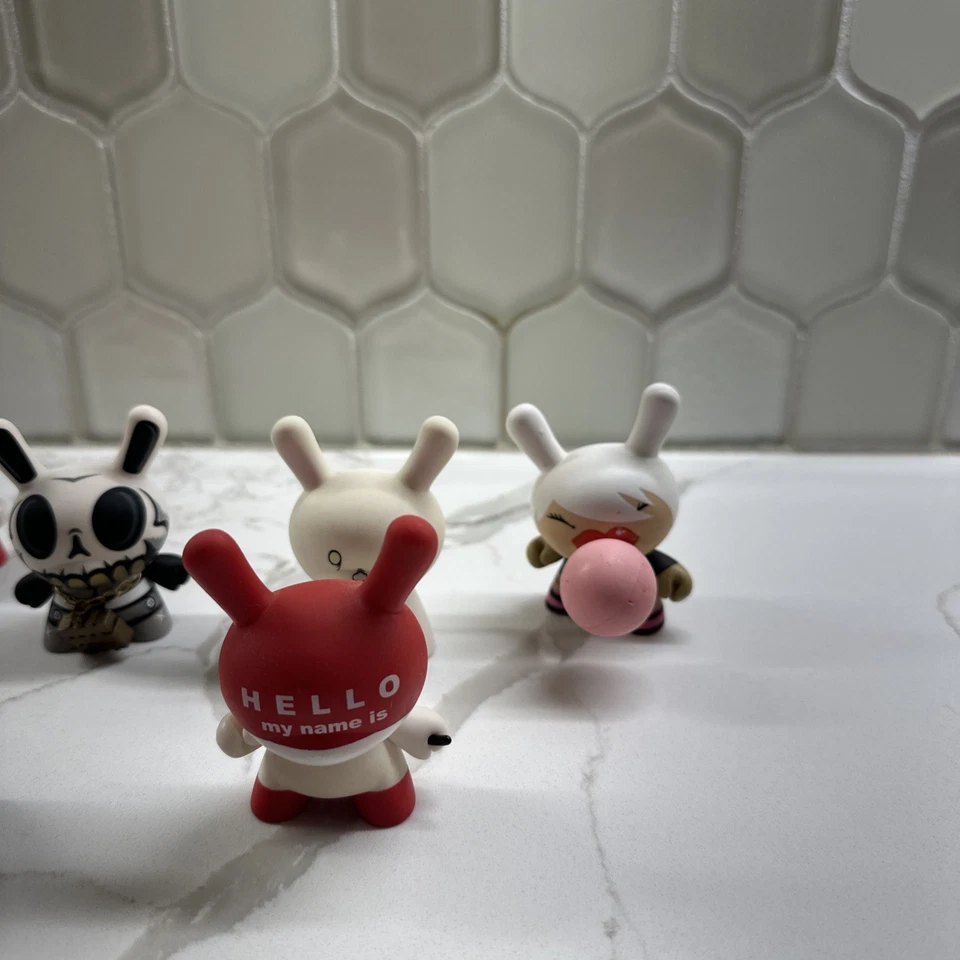 Dunny set of 7 lot huckgee my name is, mad modern hero, bunny lot, bunny lot - Image 4 of 4