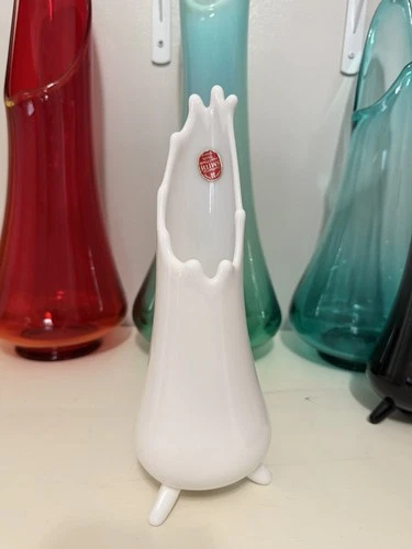 Vintage Mid Century LE Smith Milkglass smoothie Three Toe Swung Vase 10”