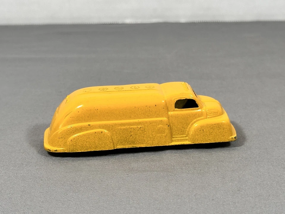 老式 Tootsietoy 黄色油轮燃料卡车艺术装饰流线 - 美国制造 — 第 4/4 张图片