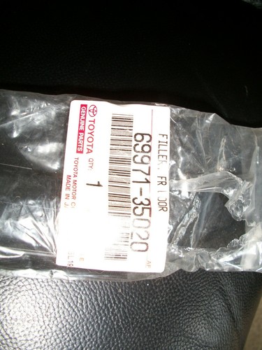 Genuine Toyota Hilux 1991-1995 69971-35020 Door Glass rubber Channel Filler NEW - Picture 3 of 3