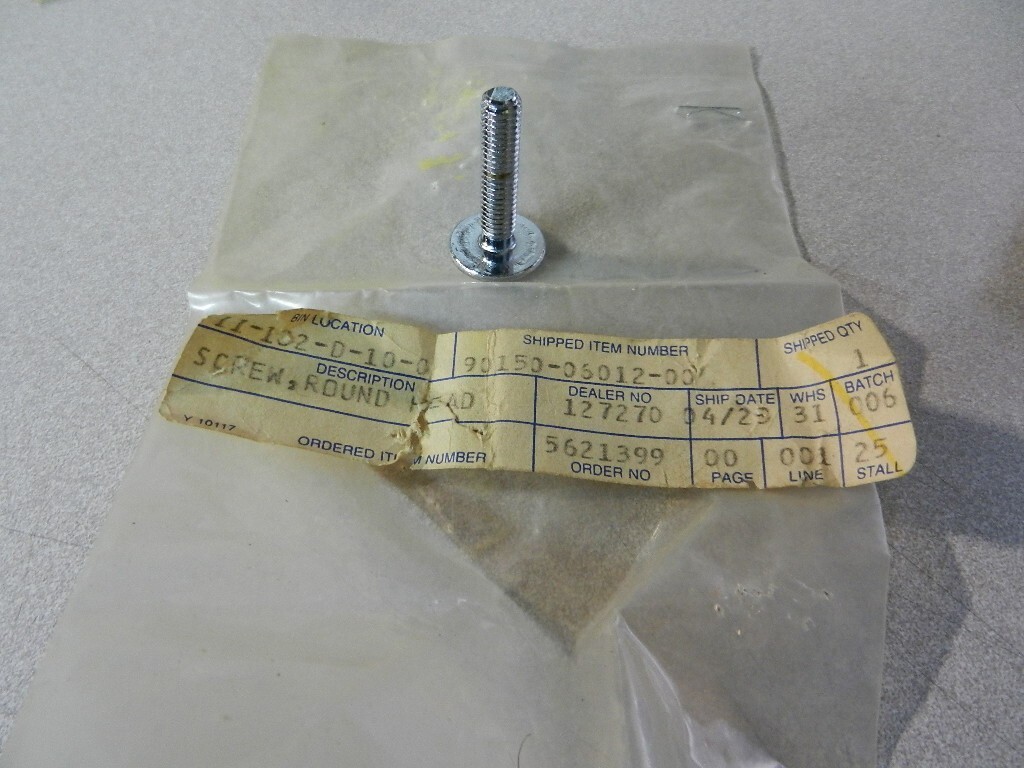 タイ NOS Yamaha Screw Round Head 1982-1983 XJ650 1991 YFM350 90150-0612