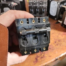 CARLING TECHNOLOGIES CA3-B0-42-650-121-D 50A Circuit Breaker Hydraulic Magnetic 