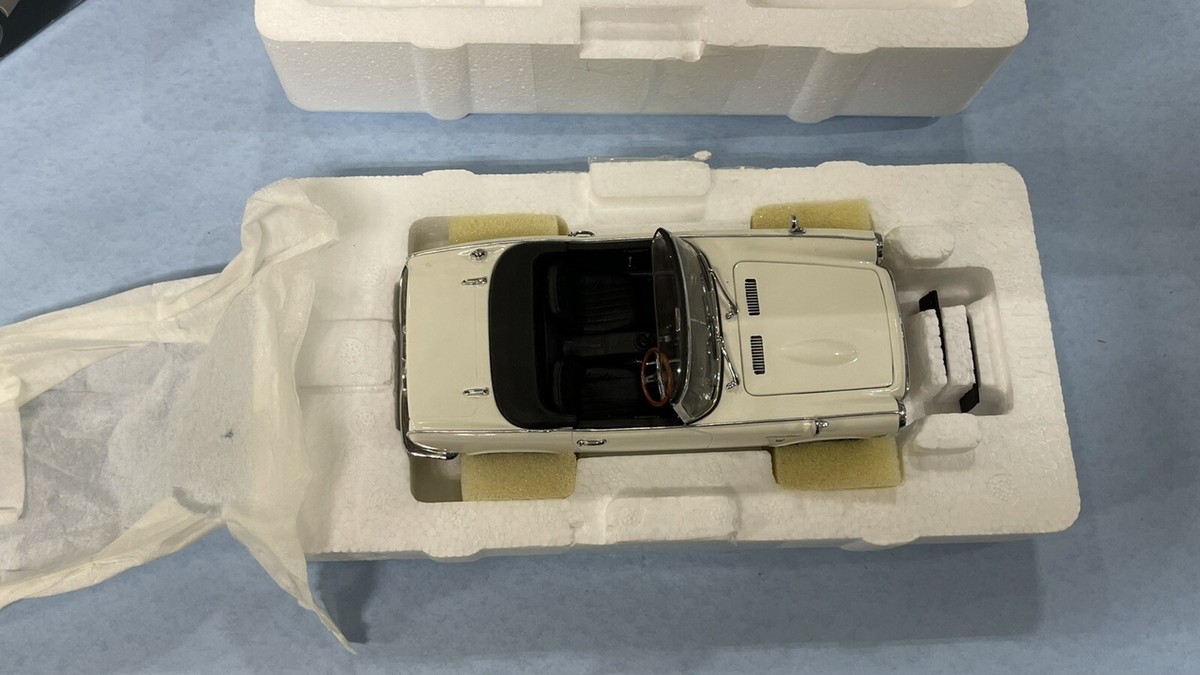 NIB TAMIYA Tamiya WHITE HONDA S800 1/20 DIE CAST MODEL