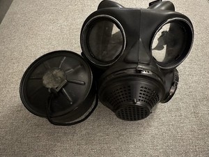 【実物美品】 カナダ軍C3ガスマスク 1971年製 Canadian C3 Gas Mask | eBay