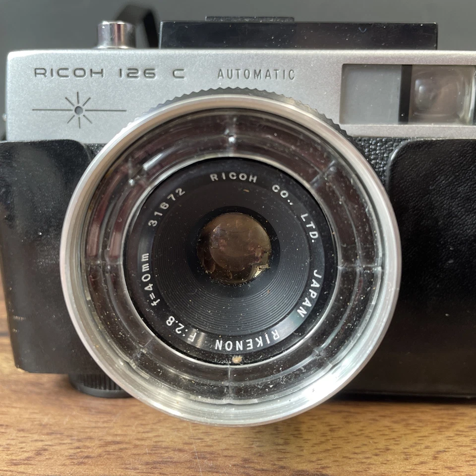Cartucho automático cámara Ricoh 126C vintage 40 mm f/2,8 lente con estuche sin probar Foto 3 de 4