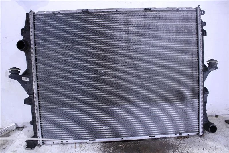 Used Radiator fits: 2009 Porsche CAYENNE Grade A Foto 2 de 4