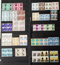 Lot26075/  108 timbres NEUF* ITALIE SEMI MODERNE en bloc de 4