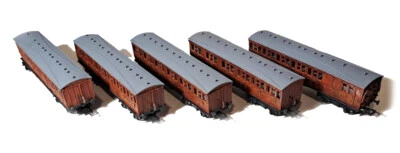 00 gauge Metropolitan Railway 'Ashbury' carriages