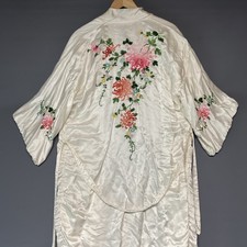 Vintage Chinese 100 Silk Robe Hand Embroidered Chrysanthemum NEEDS CLEANING