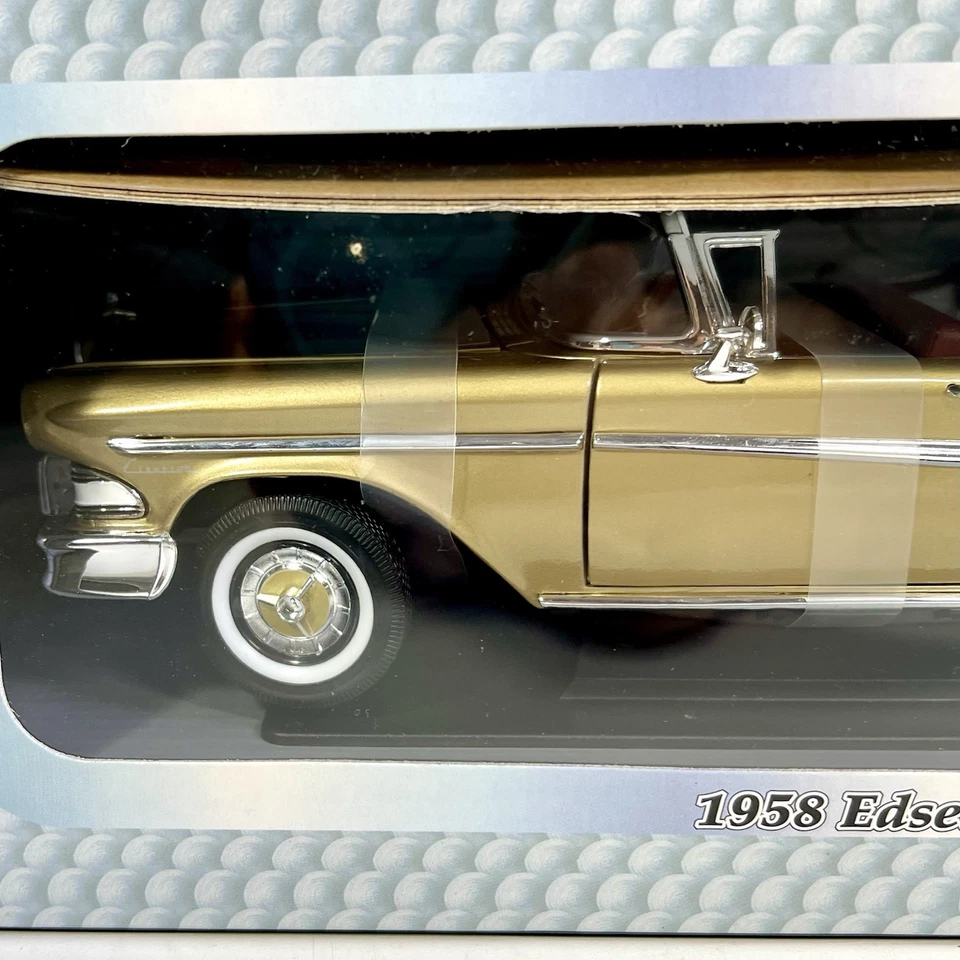 Vintage Road Signature Coleção Clássica Carros 1:18 Toys R Us 1948 Tucker 1958 Edsel - Imagem 4 de 4