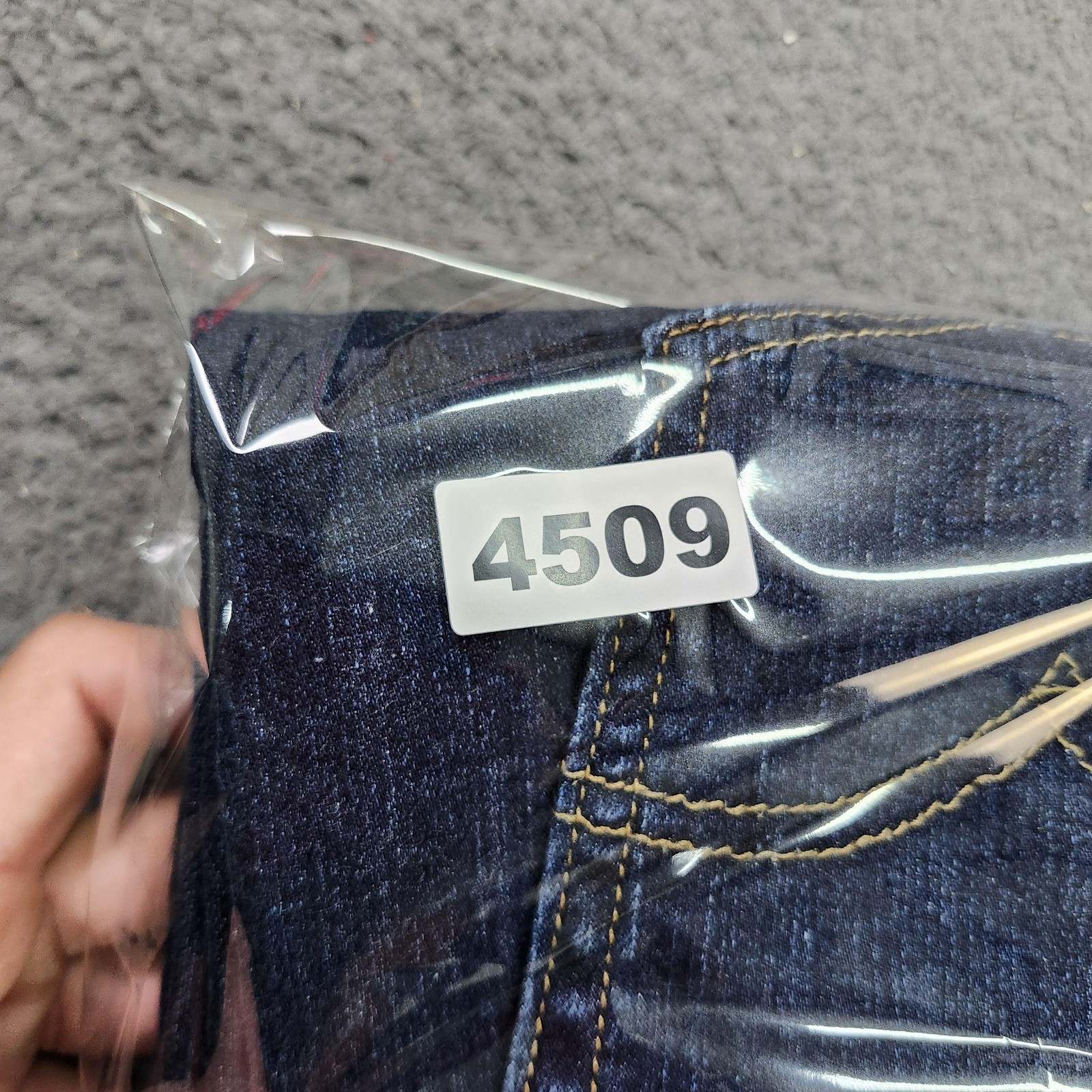 Levis 505 Jeans Mens 39x31 Blue Medium Wash Straight Denim Casual Pants thumbnail 3