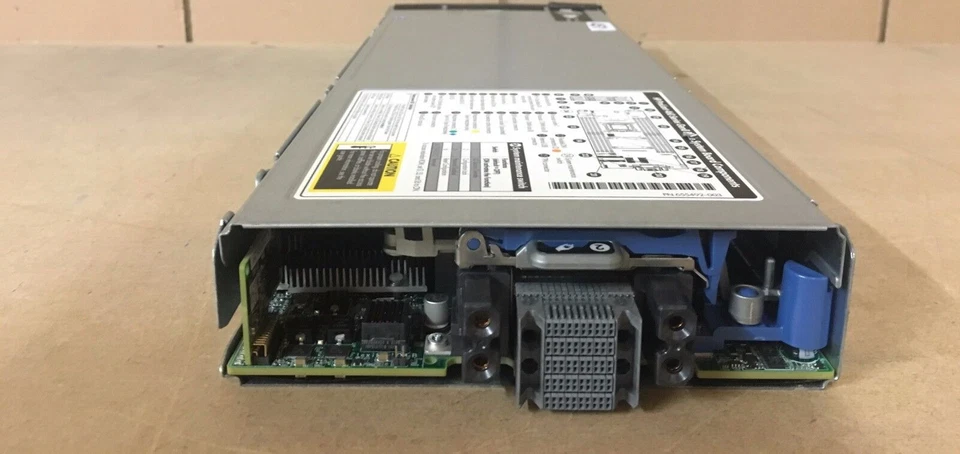 HP BL460c Gen8 2x Heatsink P220i/512MB & Cache Capacitor Blade Server 641016-B21 - Image 2 of 4