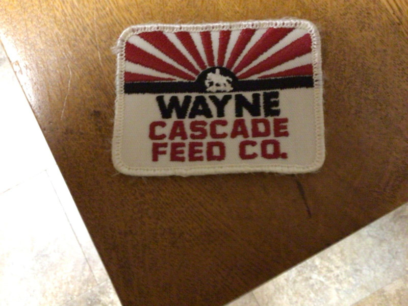 Wayne Feeds Embroidered Sew Non Patch Cascade Feed C. Cascade, Iowa