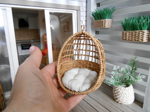 1:12 dollhouse miniature wicker hanging chair with seating cushion. handmade - Afbeelding 1 van 19