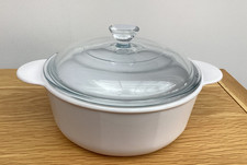 Corning Ware runde Mikrowelle Bräunungsschale weiß mit Pyrex Deckel & Griffen