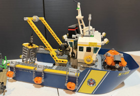 LEGO City Deep Sea Exploration Vessel 60095 Complete  with Minifigs
