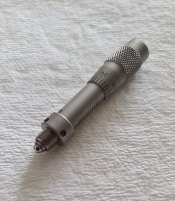 Newport BM11.16 Mikrometer Präzisionspositionierung mit 16 mm Verfahrweg Top