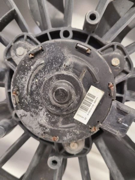 Conjunto de ventilador de motor de ventilador de radiador Chevrolet Malibu 2004-2012 15788745 Foto 2 de 4