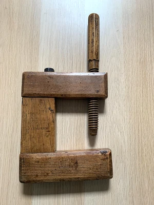 Presse, outil ancien de menuisier ébéniste - Photo 1/3