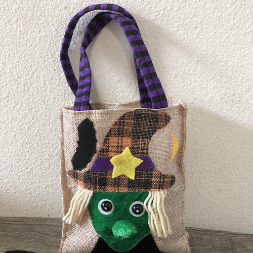 Burlap Halloween Tote Bag With 5 Pair Of Children’s Socks Size Small - Picture 2 of 7