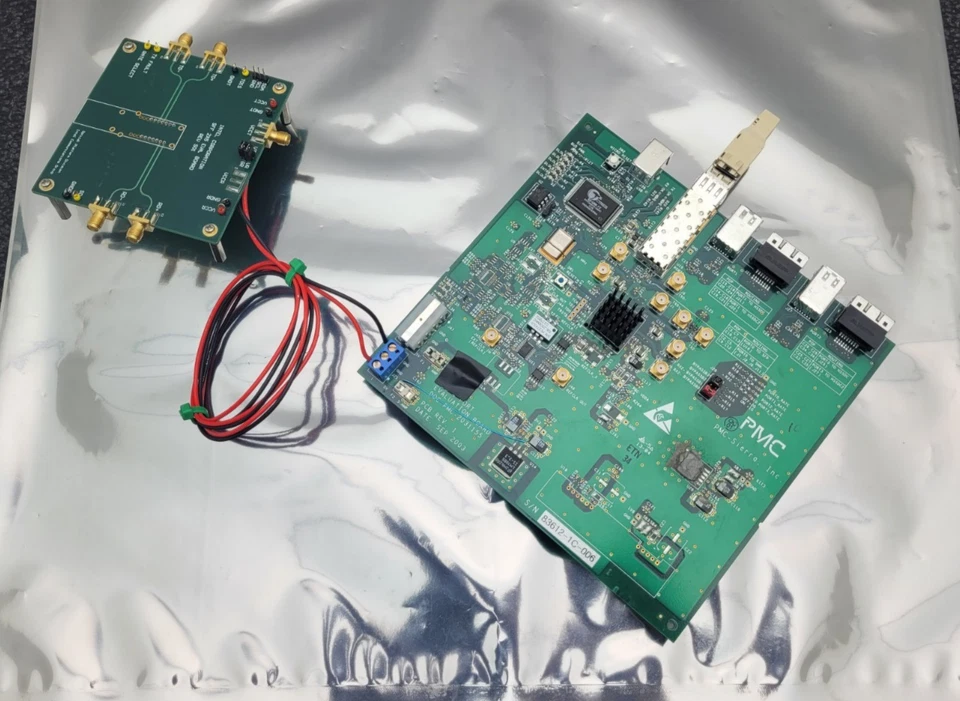 Placa de evaluación PMC Sierra PMC-2031155 PBC 4 puertos 2003 con Intel SFF 2x5 EVA Foto 2 de 4