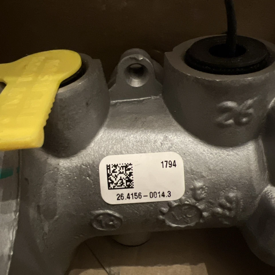 Mercedes-Benz GL450 X166 2013-2016 - Cilindro maestro de freno 1664300201 Foto 2 de 4