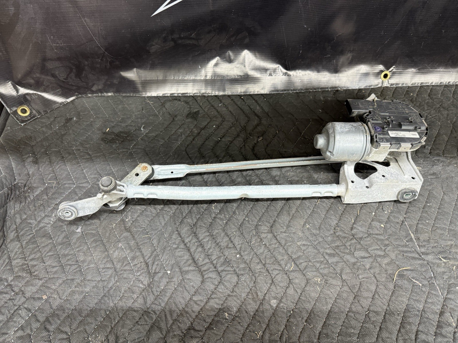 2018-2023 Audi R8 Plus Windshield Wiper Motor Linkage Assembly