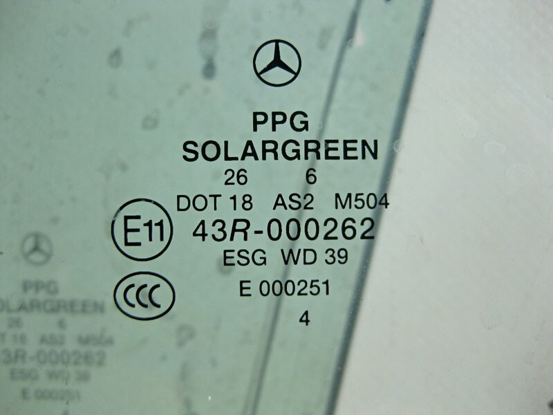 Mercedes-Benz A2517250110 43R-000262 Front left door glass R-Class 