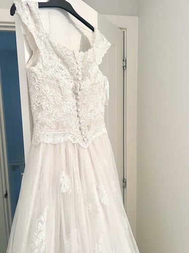 size 10 beaded ivory wedding dress - Picture 2 of 12