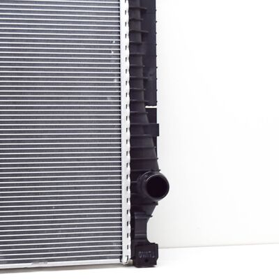 Radiateur (refroidisseur D'eau) Pour Land Rover Discovery Sport L550 2.0 - Références LR115949, LR117683...