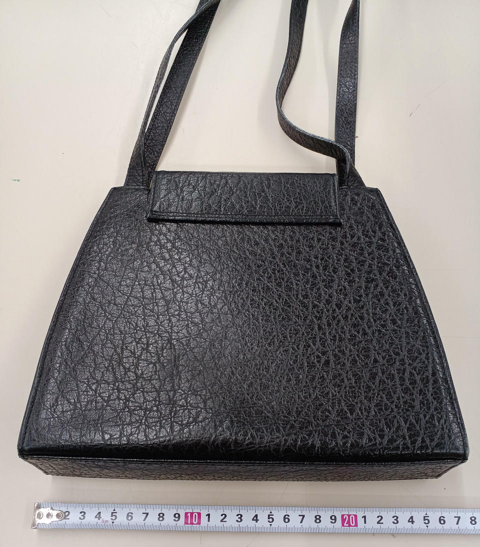 Borsa a tracolla Yves Saint Laurent in pelle nera usata autentica