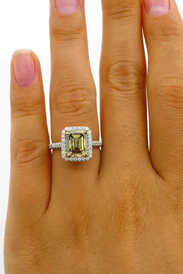 Alianza para mujer citrino de corte esmeralda de 2,3 quilates enchapada en oro blanco de 14 quilates Foto 4 de 4
