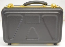 NEW UNIVERSAL CS2 Bb CLARINET CASE WITH GOLD COLORED HARDWARE