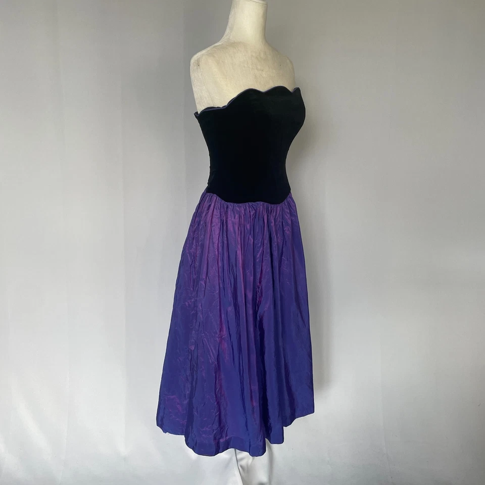 Винтажное выпускное платье Laura Ashley размер XS черное фиолетовое тафта без бретелек официальное 80-е - Изображение 4 из 4