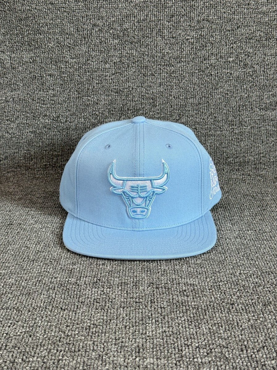 Mitchell & Ness Chicago Bulls NBA Finals Snapback Light Blue Hat
