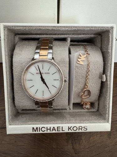 Orologio Michael Kors in oro rosa e bracciale cuore rosa MK1066SET