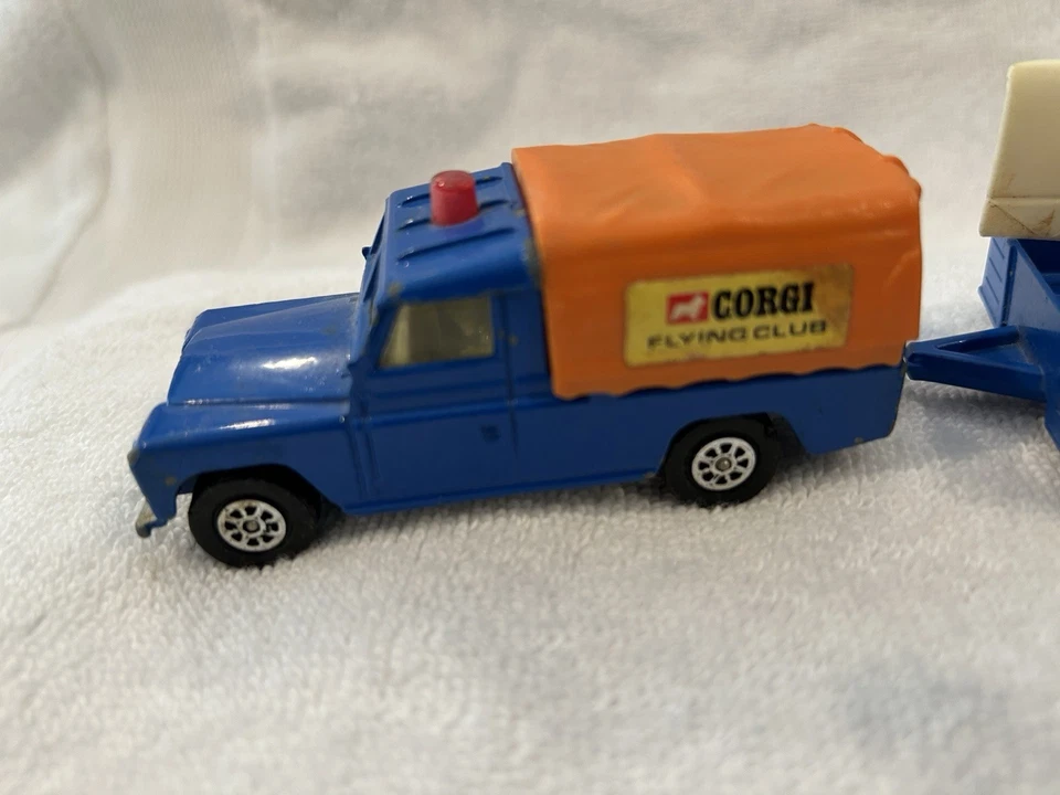 Corgi Gift Set 19 1972 Whizwheels Land-Rover Nipper Aircraft Plane Trailer - Image 2 of 4